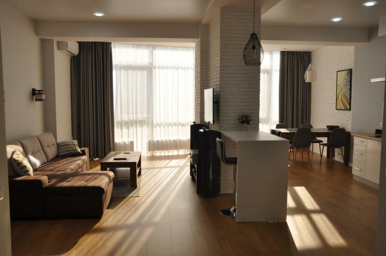 Sky Apartment Odesa Exterior foto